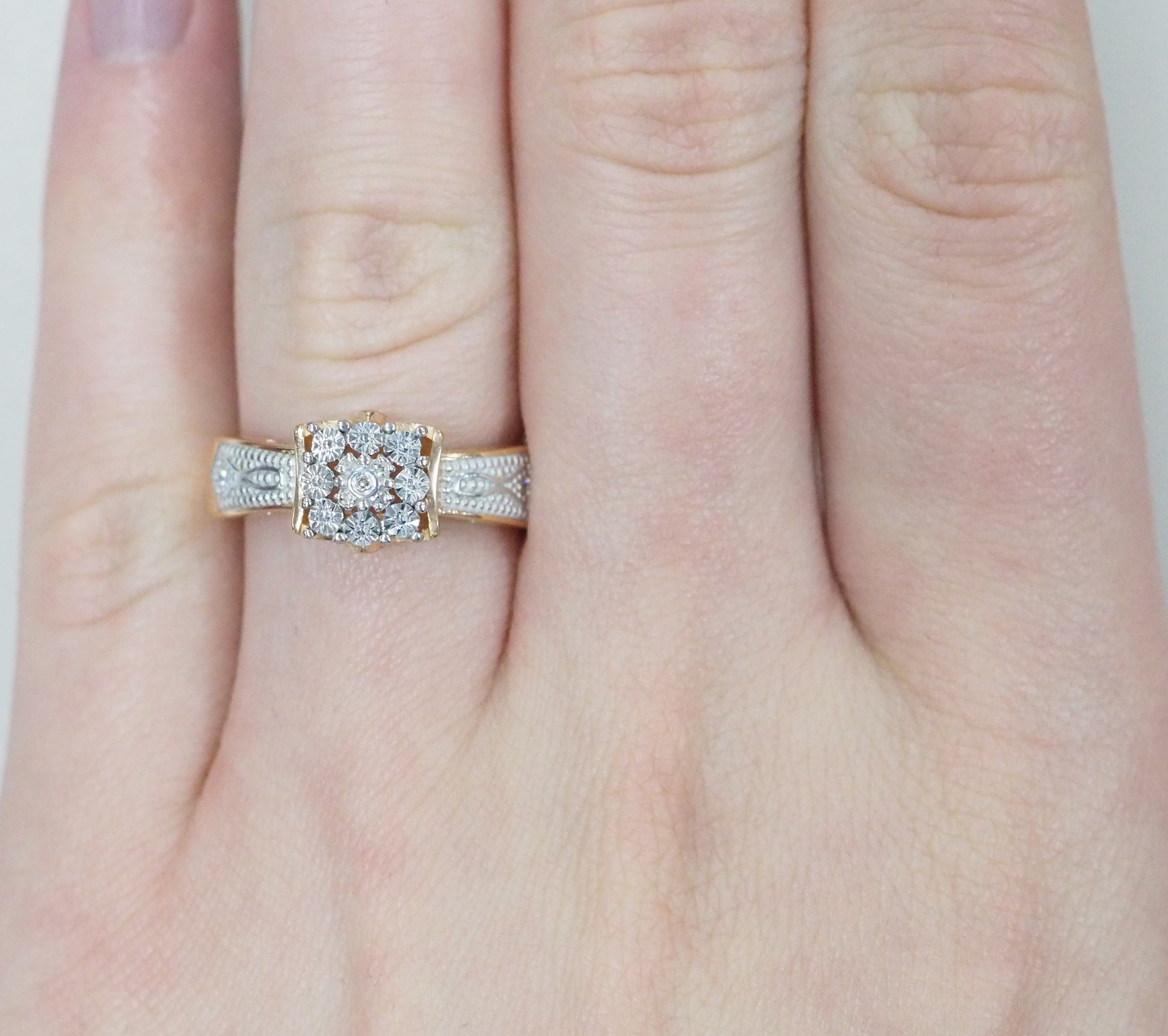 Серебряное кольцо с бриллиантами